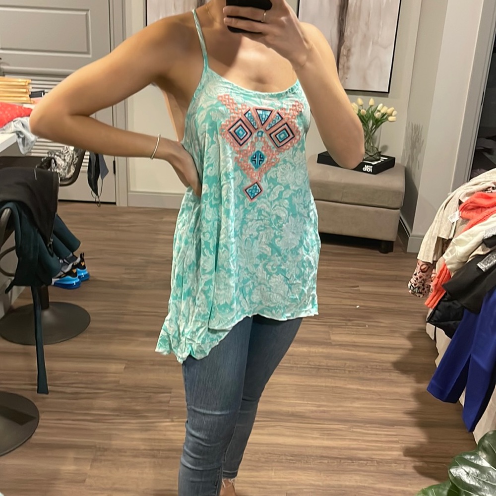 Embroidered Tank - Picture 2 of 4